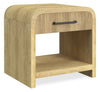 Table de bout moderne Scott Living Lenore de 24 po avec rangement, tablette et ports USB - naturelle