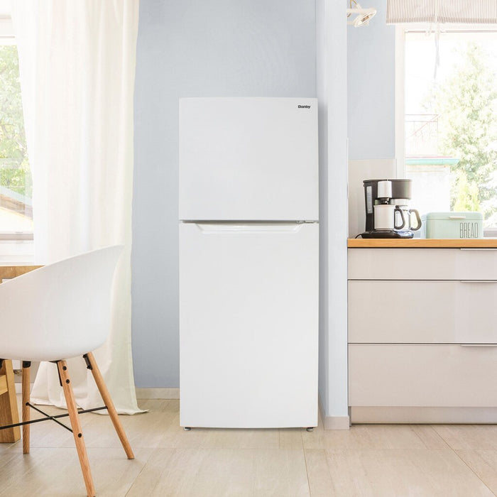 Réfrigérateur Danby de format appartement de 14,2 pi3 et de 27,56 po à congélateur supérieur - blanc - DFF142E1WDB