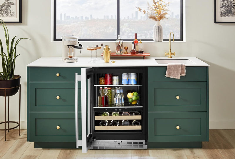 Refroidisseur à boissons KitchenAid de 24 po avec grilles à devant en bois - acier inoxydable PrintShieldMC - KUBL524SPS