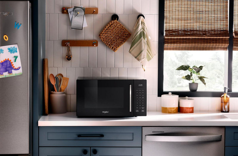 Four à micro-ondes de comptoir Whirlpool de 1,0 pi3 avec friture à air - noir - WMCS5522RB