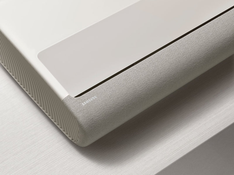 Projecteur à ultra-courte portée La Première de Samsung 4K de 2 500 lumens avec Quantum HDR et Dolby Atmos (SP-LPU7DSAXXZC)