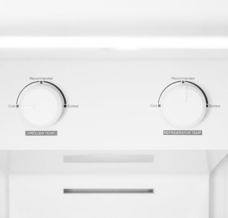 Réfrigérateur Danby de format appartement de 14,2 pi3 et de 27,56 po à congélateur supérieur - acier inoxydable - DFF142E1SSDB 