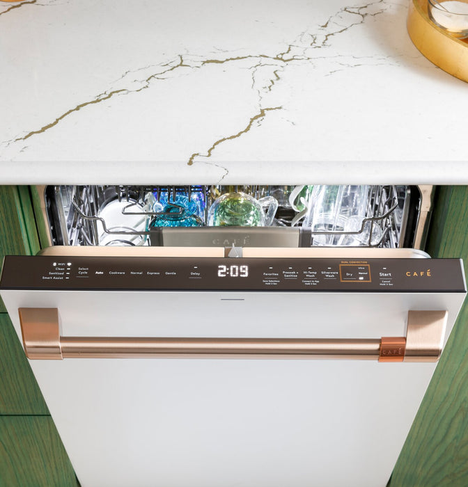 Lave-vaisselle intelligent Café CustomFit de 24 po et de 39 dBA avec commandes sur le dessus et 3e panier - blanc mat - CDT888P4VW2