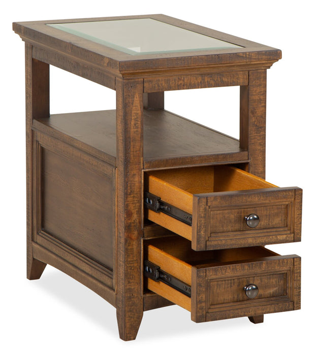 Table de fauteuil traditionnelle Hanson de 15 po en pin - muscade grillée