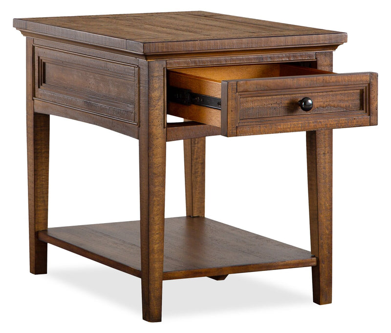 Table de bout traditionnelle Hanson de 20 po en pin - muscade grillée