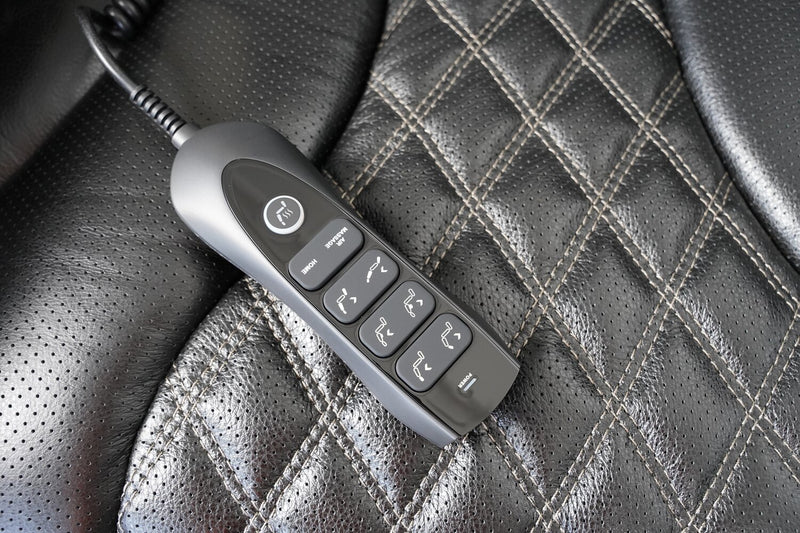 Causeuse de massage à inclinaison électrique Elite de 74 po en cuir véritable avec son immersif et appuie-têtes électriques - noire