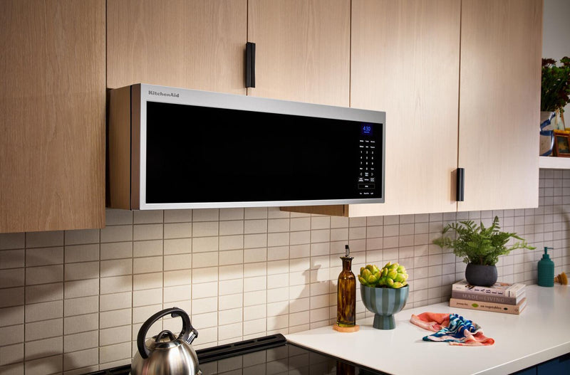 Four à micro-ondes à hotte intégrée intelligent à profil bas KitchenAid de 1,1 pi3 - acier inoxydable - YKMML550RPS