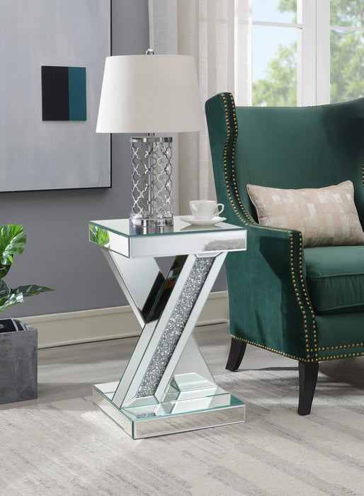 Table d'appoint Lydia de 12 po en miroir avec cristaux - argentée