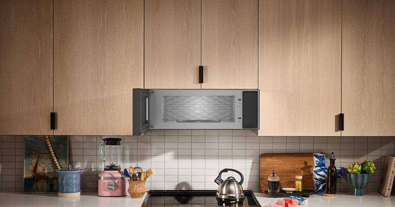 Four à micro-ondes à hotte intégrée intelligent à profil bas KitchenAid de 1,1 pi3 - minerai noir -  YKMML550RBE