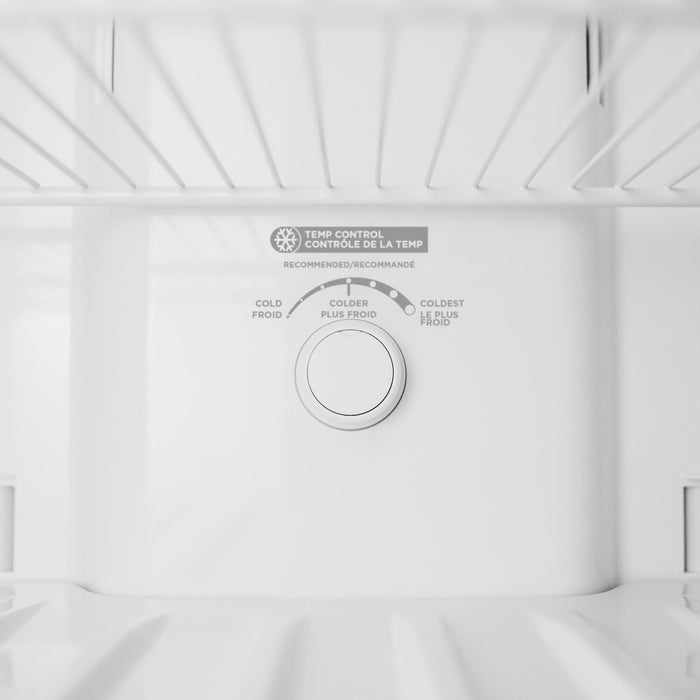 Réfrigérateur Danby de 18 pi3 et de 27 po à congélateur supérieur - apparence acier inoxydable - DFF176B1SLDB