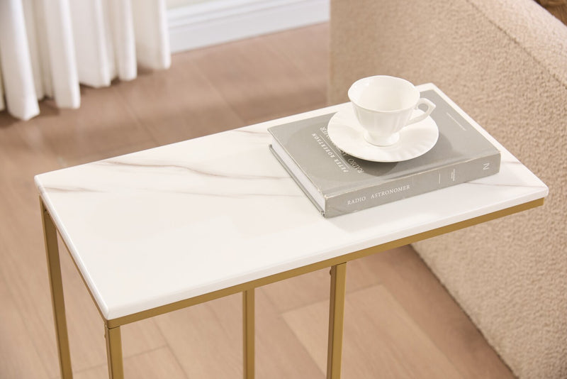 Table d’appoint Voss de 20 po avec dessus en imitation de marbre - blanche et dorée 