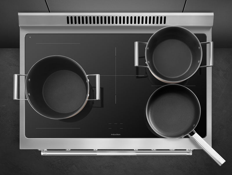 Cuisinière professionnelle à induction Smeg de 4,6 pi3 - SPR36UIMX