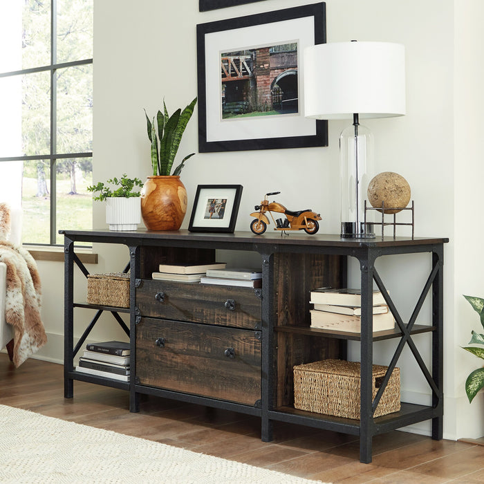 Grand bahut Steel River de 66,06 po de qualité commerciale à 2 tiroirs et tablettes ouvertes - chêne carbone