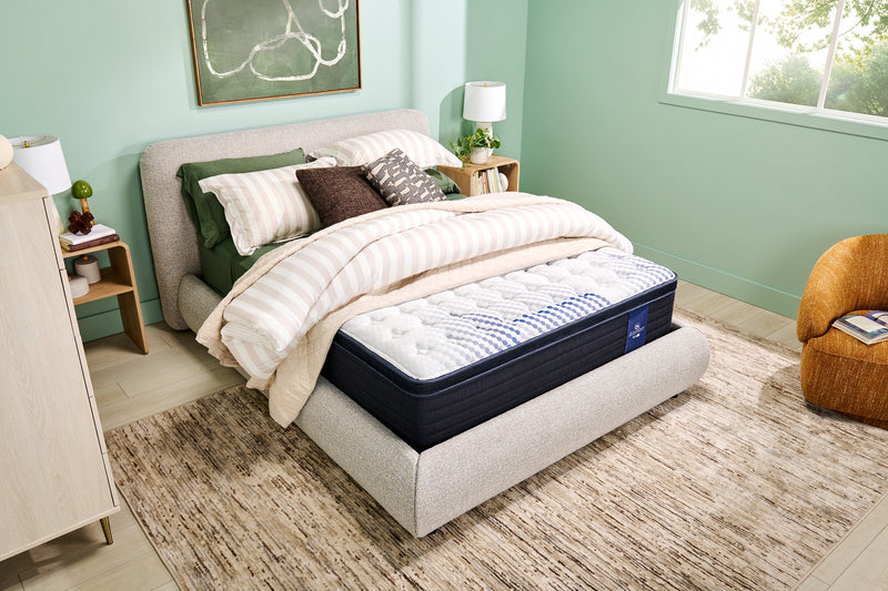 Matelas à Euro-plateau ProHD Vanguard 2.0 Hybrid iComfortMD de Serta pour grand lit