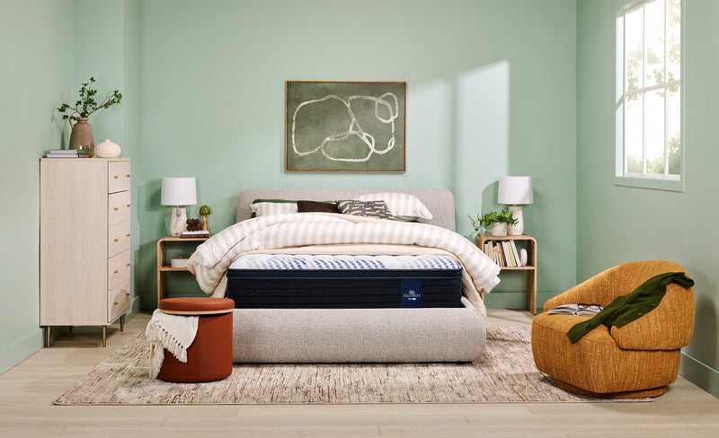 Matelas à Euro-plateau ProHD Vanguard 2.0 Hybrid iComfortMD de Serta pour grand lit