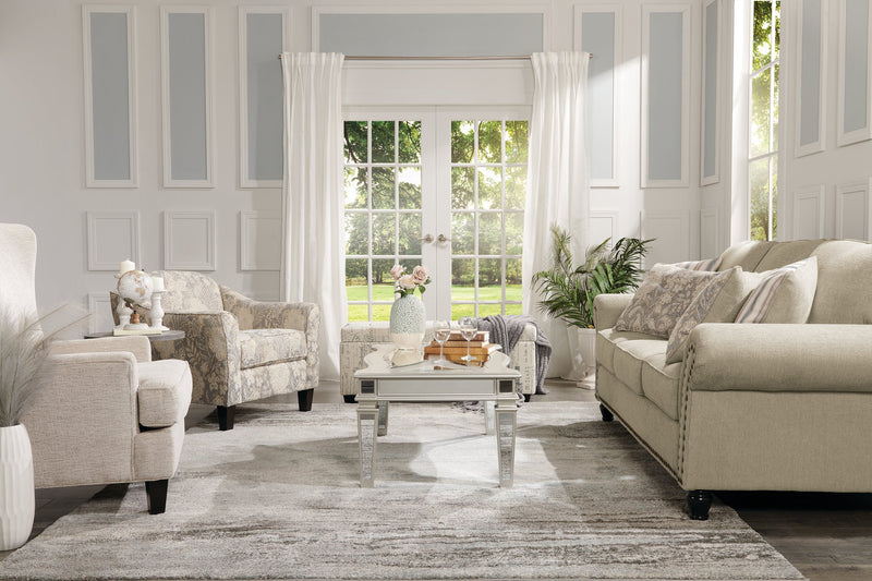 Sofa Wynn de 93 po fabriqué au Canada en tissu de chenille avec bordure de clous décoratifs et pattes en oignon en bois - taupe