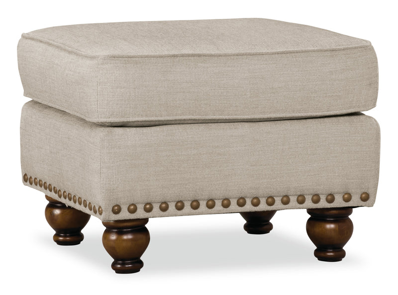 Pouf Wynn de 24 po fabriqué au Canada en tissu de chenille avec bordure de clous décoratifs et pattes en oignon en bois - lin