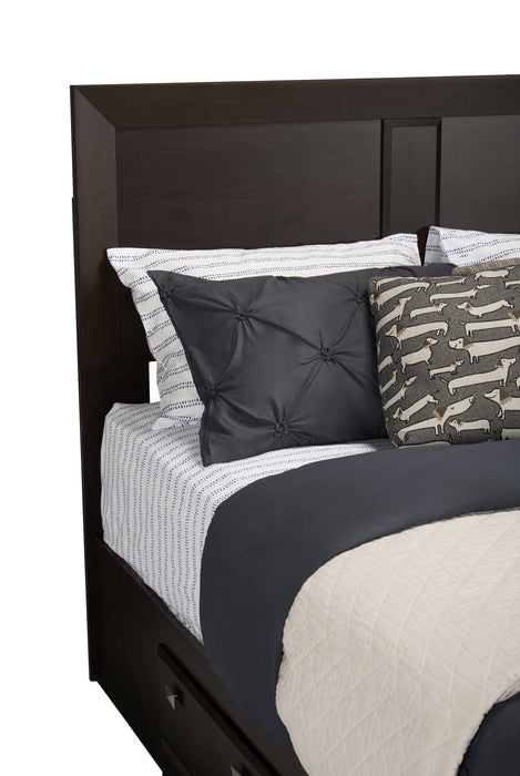 Lit plateforme Yorkdale fabriqué au Canada avec tête de lit et cadre de rangement à 6 tiroirs, brun - format grand lit