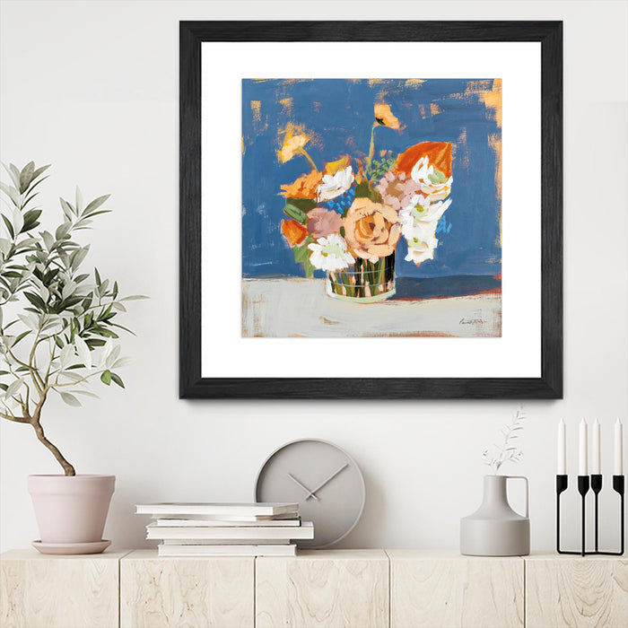 Œuvre d’art murale encadrée noire et mate « Peach And White Bouquet » 30 x 30