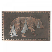 Tapis de plancher orné d’une silhouette d’ours remplie de conifères, en caoutchouc