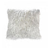 Coussin à fourrure blanche
