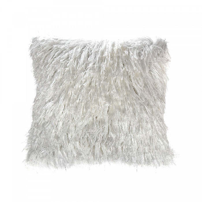 Coussin à fourrure blanche