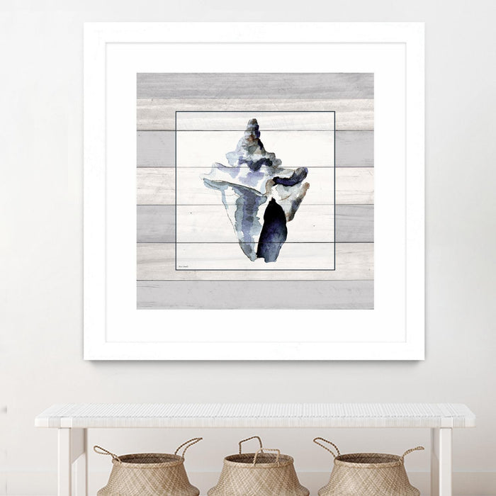Œuvre d’art murale encadrée blanche et mate « Muted Blue Sea Conch On Wood » 30 x 30