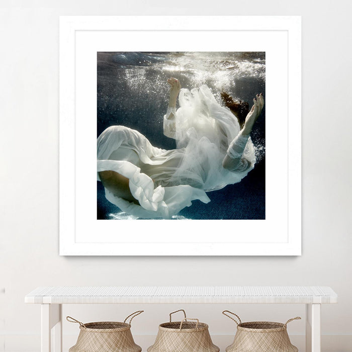Œuvre d’art murale encadrée blanche et mate « Float 3 » 36 x 36