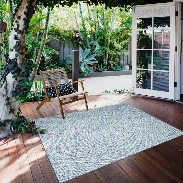 Carpette Neisha Diamond bleue 6 pi 7 po x 9 pi 6 po