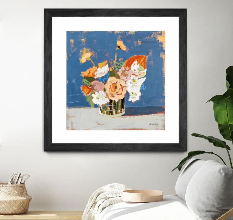 Œuvre d’art murale encadrée noire et mate « Peach And White Bouquet » 36 x 36