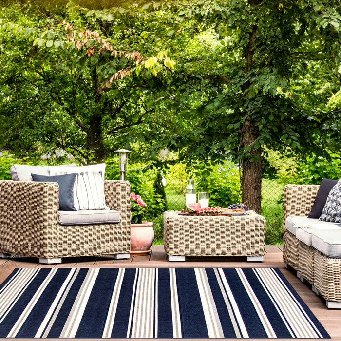 Carpette Talya bleu marine 5 pi 3 po x 7 pi 7 po