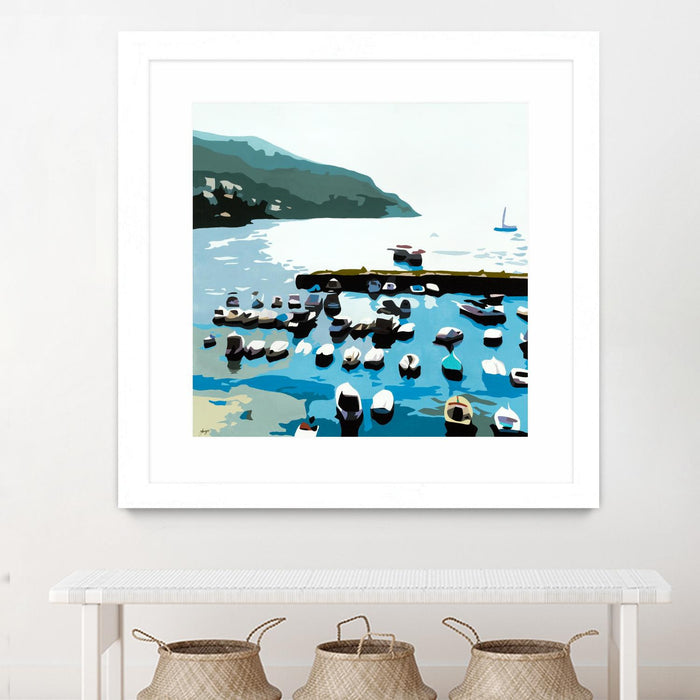 Œuvre d’art murale encadrée blanche et mate « Boats » 30 x 30