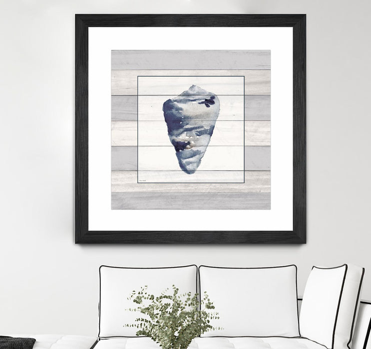 Œuvre d’art murale encadrée noire et mate « Muted Blue Shell On Wood » 36 x 36