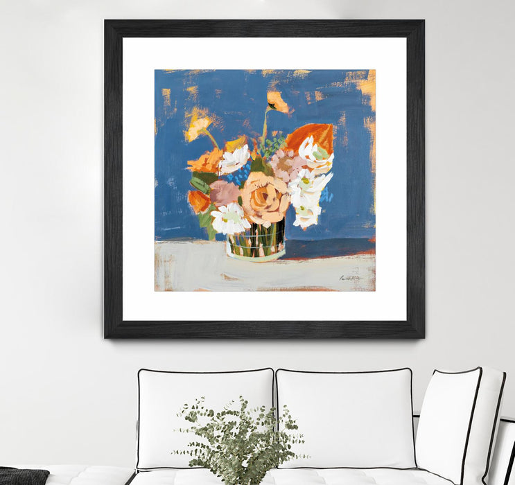 Œuvre d’art murale encadrée noire et mate « Peach And White Bouquet » 36 x 36