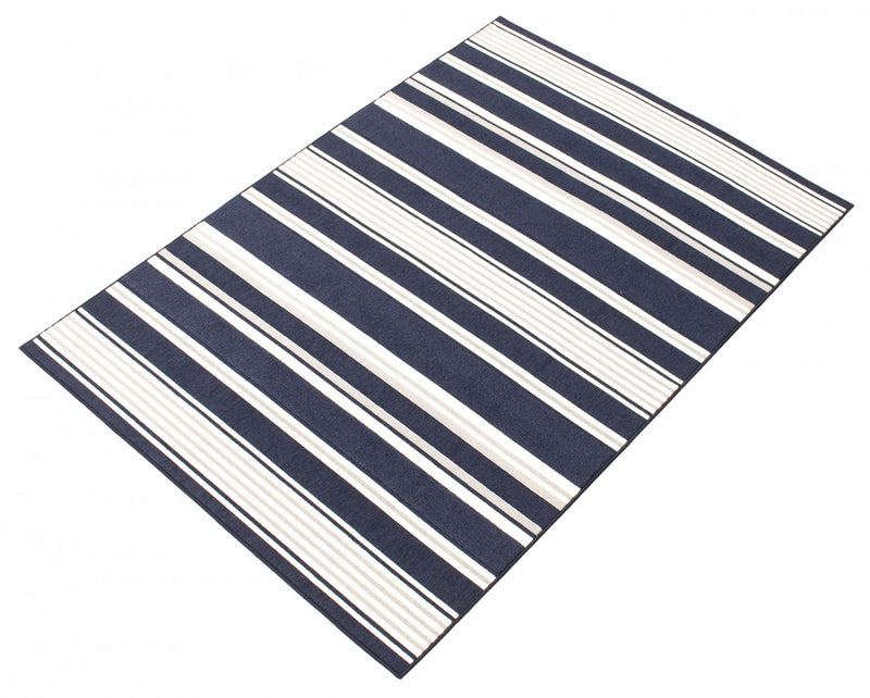 Carpette Talya bleu marine 5 pi 3 po x 7 pi 7 po