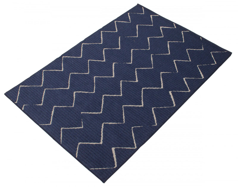 Carpette Kimi bleue 4 pi 7 po x 6 pi 7 po