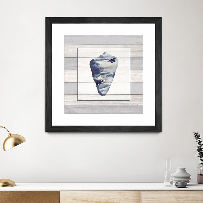 Œuvre d’art murale encadrée noire et mate « Muted Blue Shell On Wood » 36 x 36