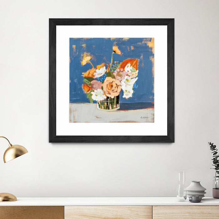 Œuvre d’art murale encadrée noire et mate « Peach And White Bouquet » 36 x 36