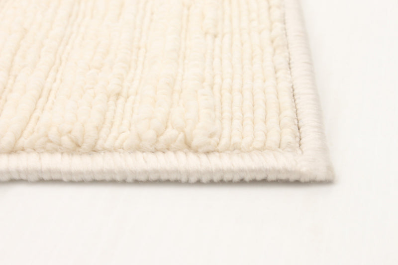 Carpette Eadda ivoire 4 pi 7 po x 6 pi 7 po