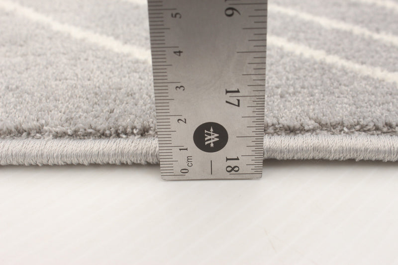 Carpette August gris géodeblanc 6 pi 7 po x 9 pi 6 po