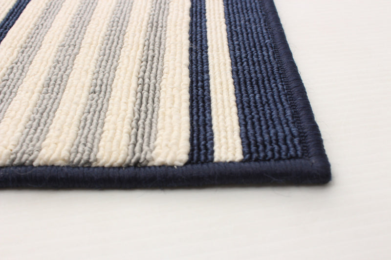 Carpette Talya bleu marine 5 pi 3 po x 7 pi 7 po