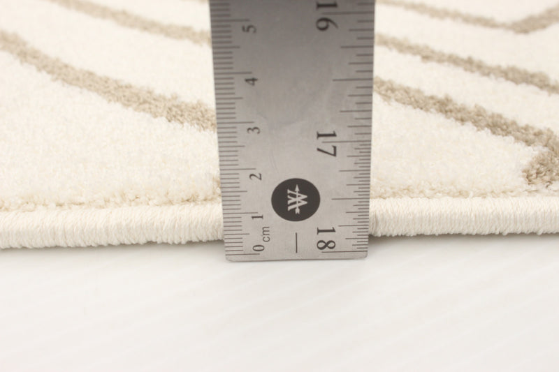 Carpette August blanc géodebrun clair 6 pi 7 po x 9 pi 6 po