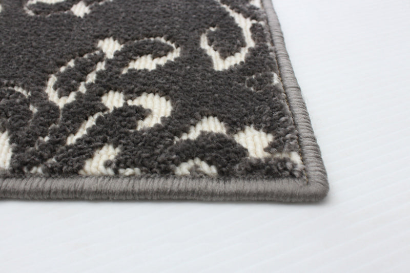 Carpette Caledonia grise 2 pi 8 po x 4 pi 11 po