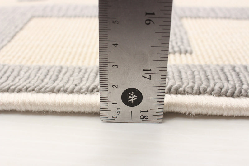 Carpette Brangane gris clair 6 pi 7 po x 9 pi 6 po