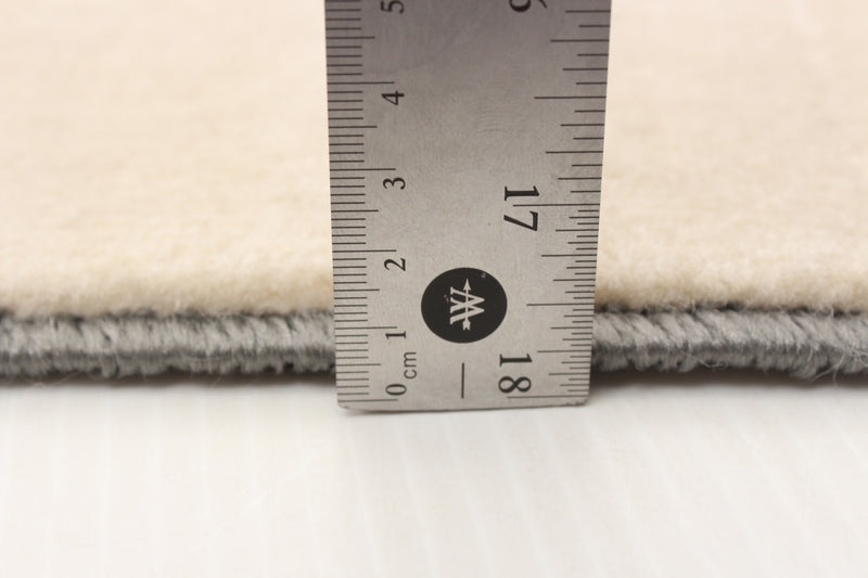Carpette Zima grise 2 pi 8 po x 4 pi 11 po