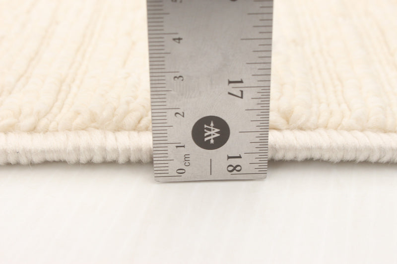 Carpette Eadda ivoire 4 pi 7 po x 6 pi 7 po