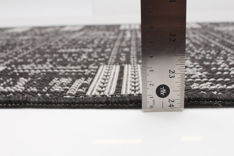 Carpette Joni noire - 2 pi 2 po x 6 pi 7 po