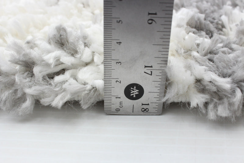 Carpette à poil long Helma Urban gris claircrème 5 pi 3 po x 7 pi 3 po