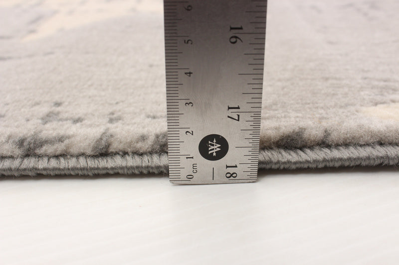 Carpette Ira gris clair 5 pi 3 po x 7 pi 7 po