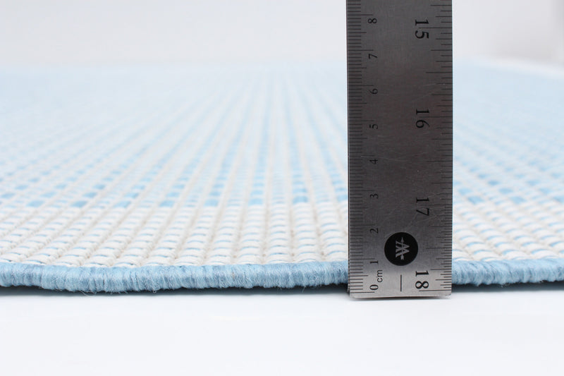 Carpette Neisha Classic bleu clair 5 pi 3 po x 7 pi 3 po